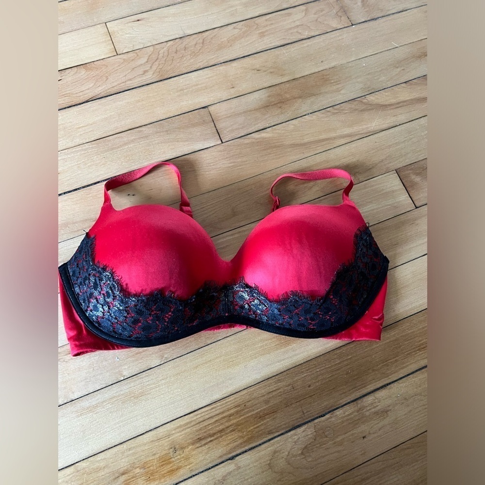 Victoria’s Secret red‎ and black lace bra
